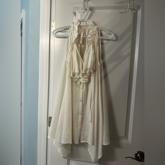 Renee C white asymmetrical hem top. Beautifully detailed with ruffle and bow. - Picture 2 of 3